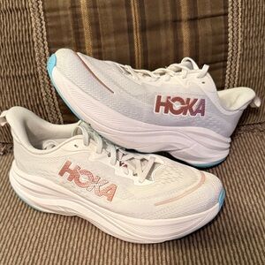 Ladies Hoka Skyflow  Shoes Sz 7.5